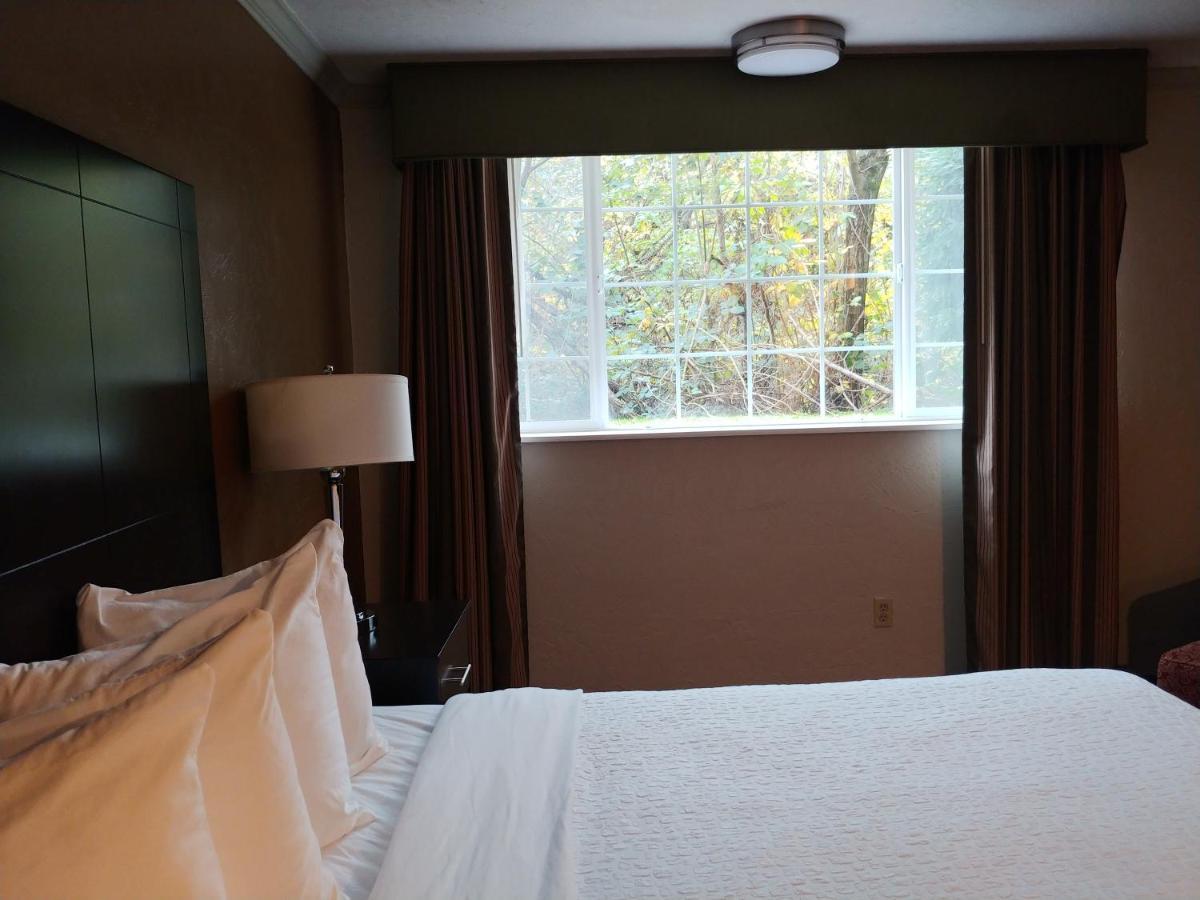 Best Western Plus Parkway Inn Wilsonville Exterior foto